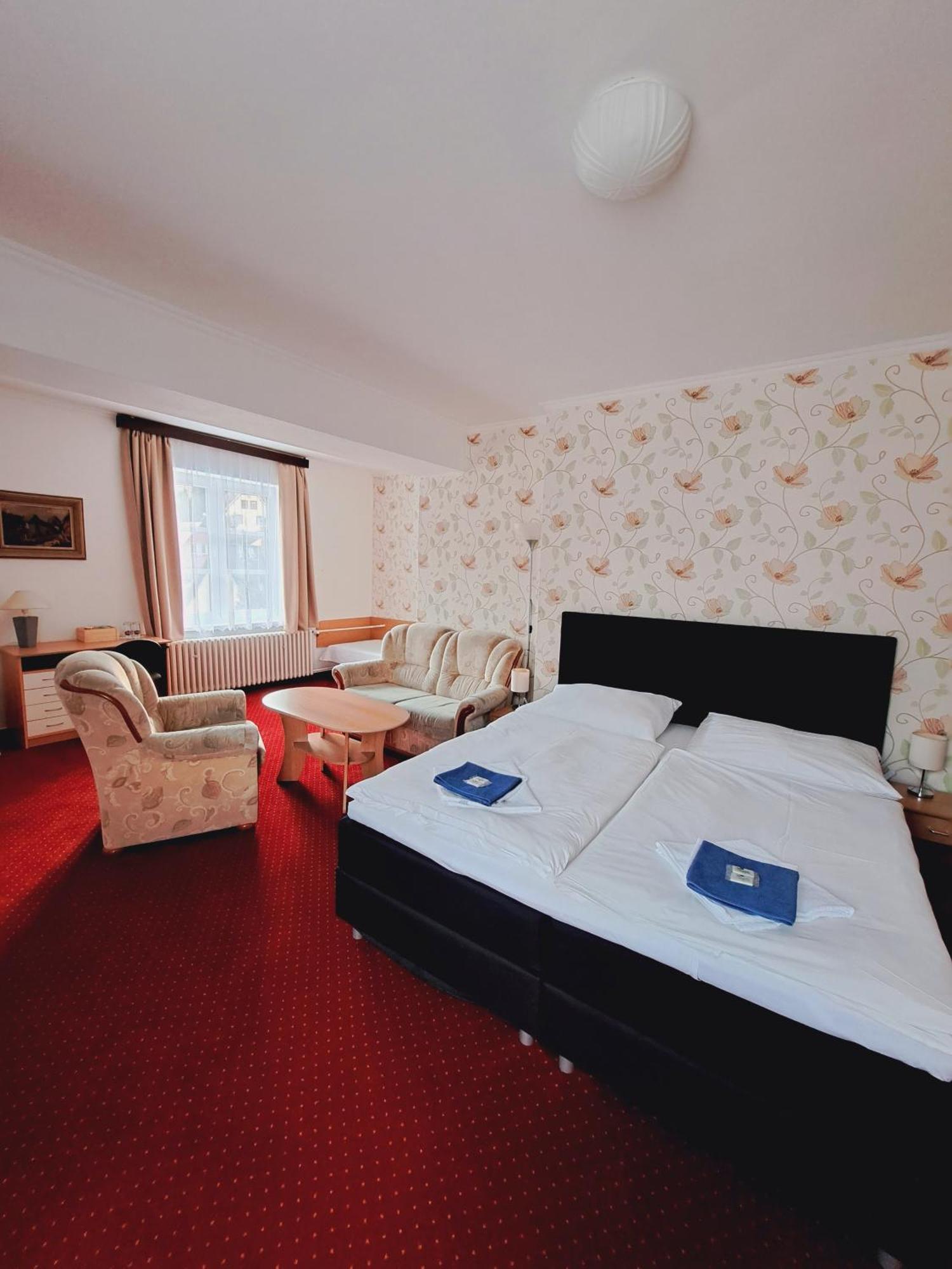 Hotel Grand Tanvald Eksteriør billede