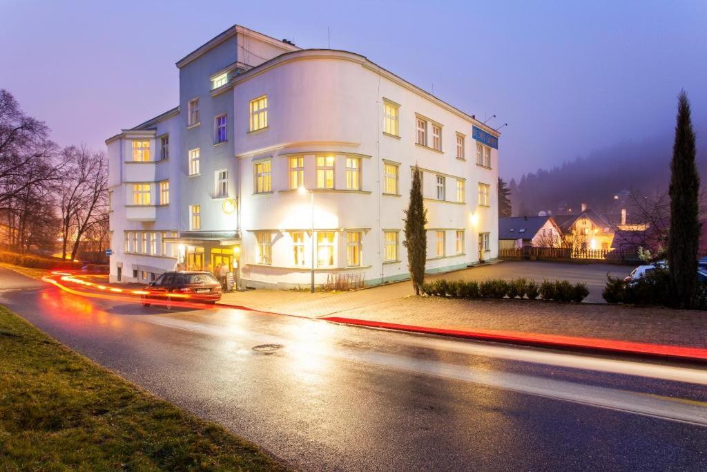 Hotel Grand Tanvald Eksteriør billede