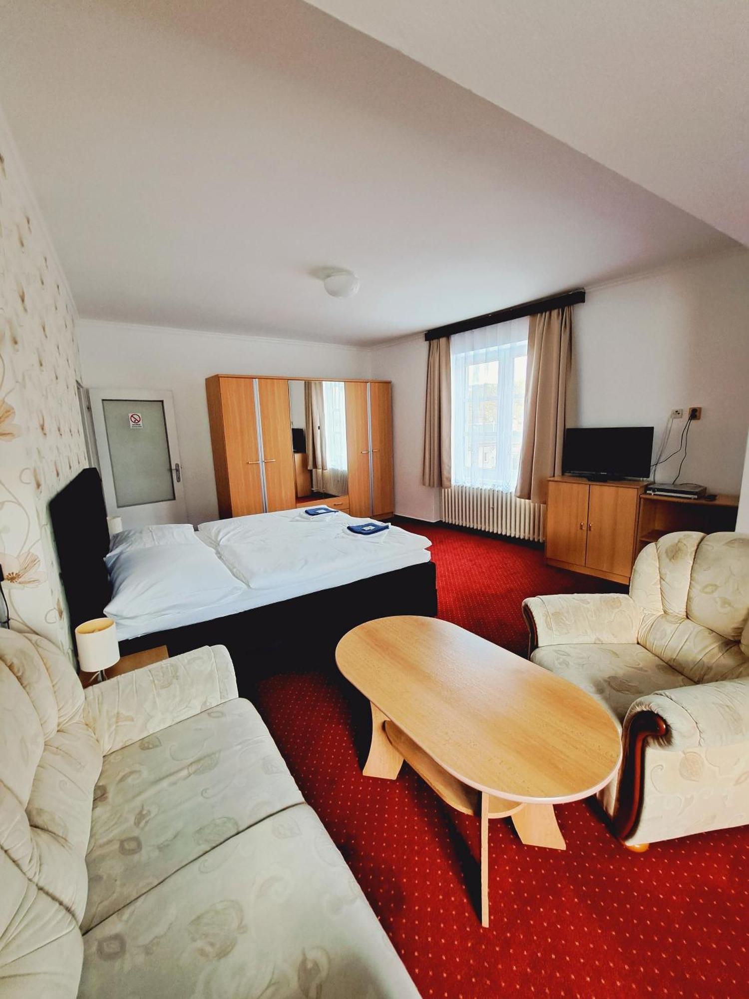Hotel Grand Tanvald Eksteriør billede