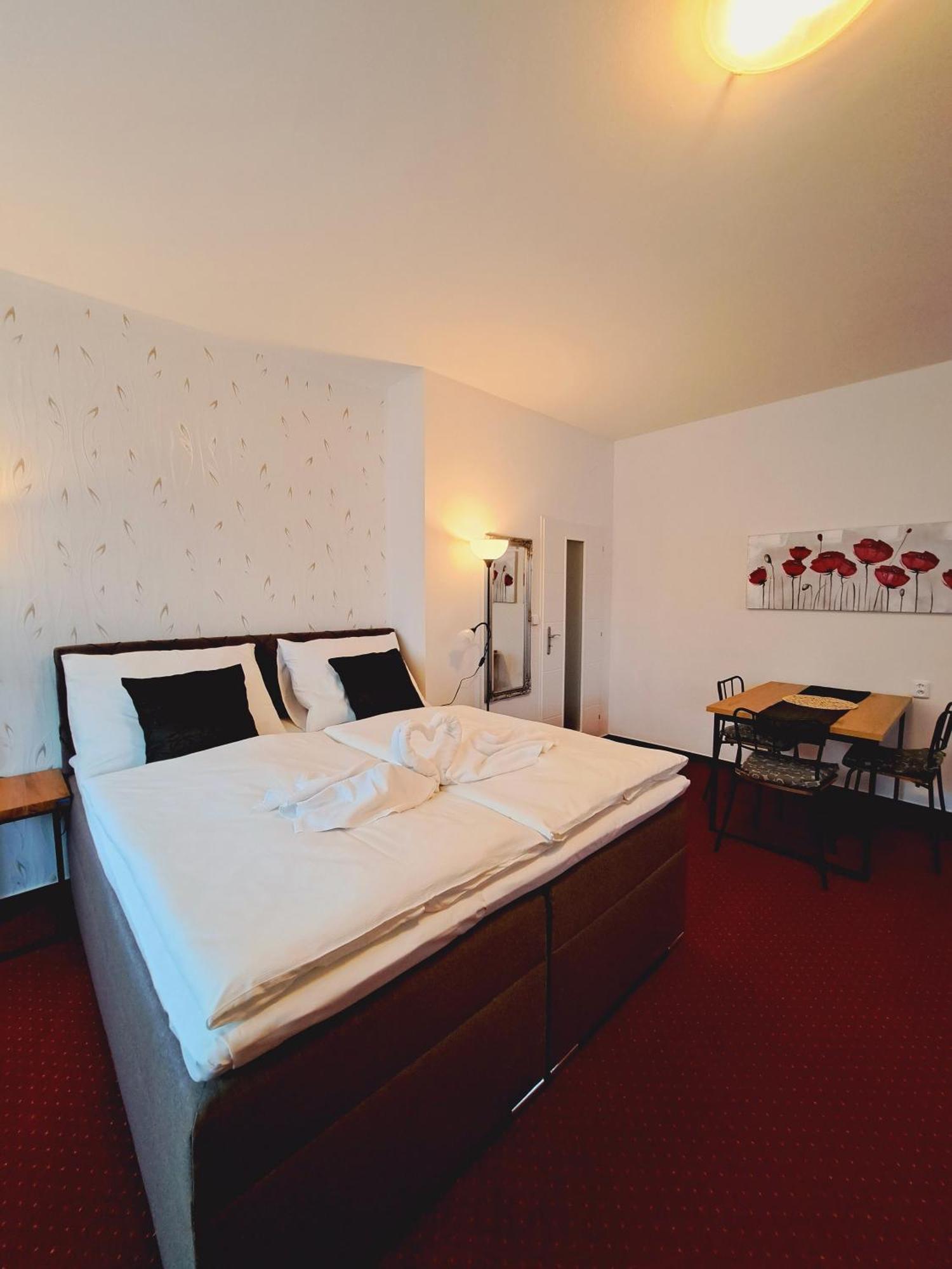 Hotel Grand Tanvald Eksteriør billede