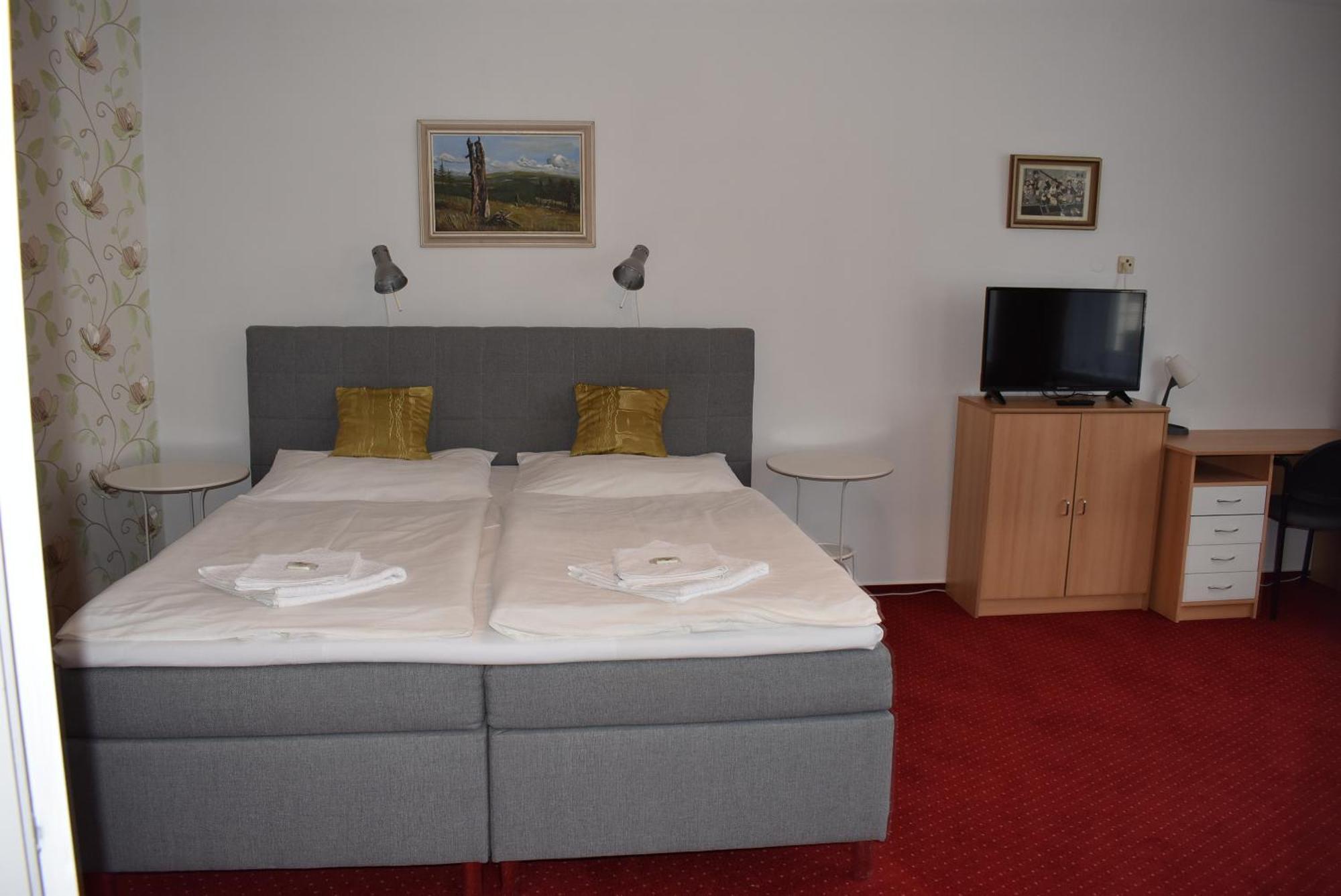Hotel Grand Tanvald Eksteriør billede