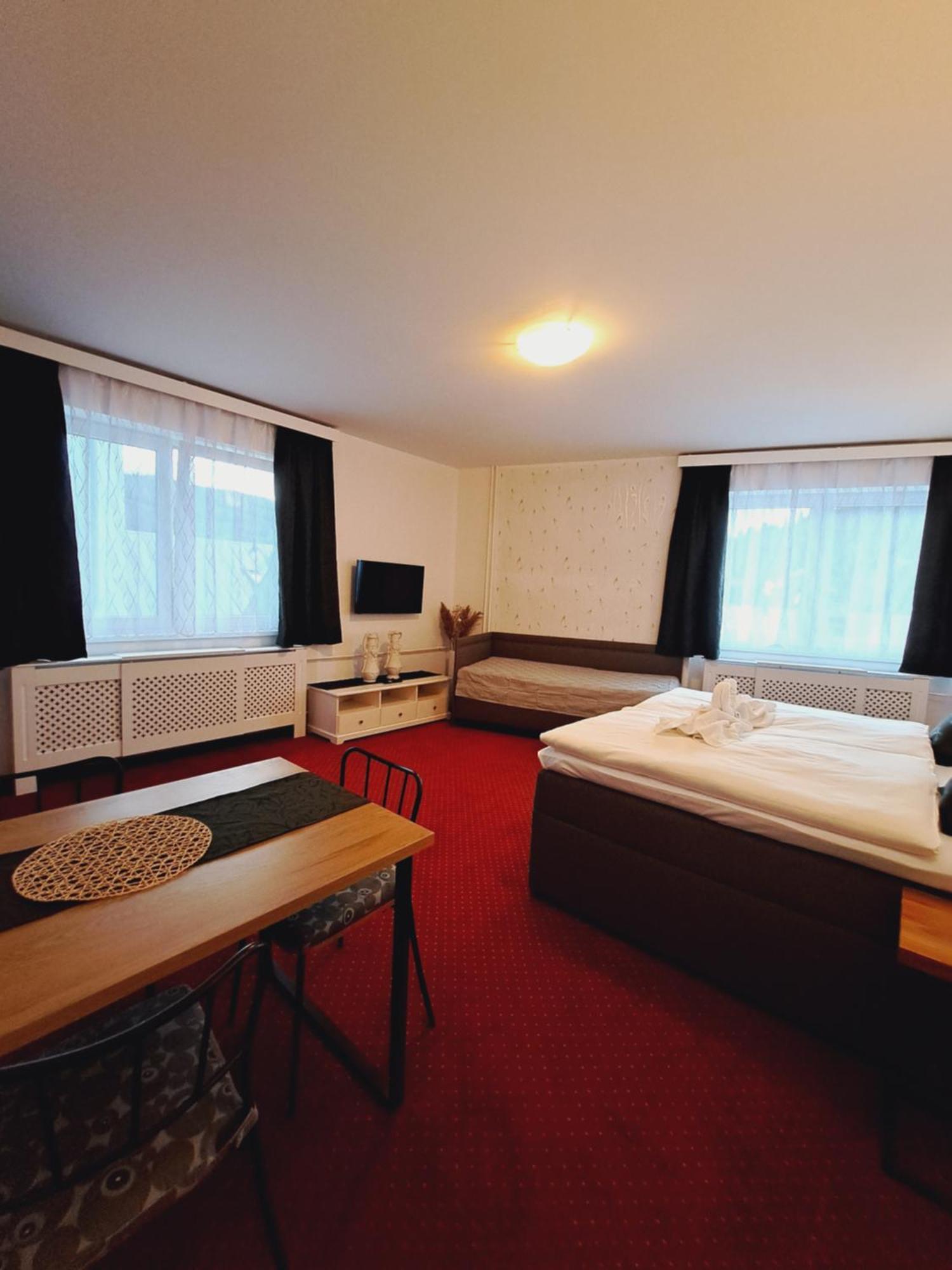 Hotel Grand Tanvald Eksteriør billede