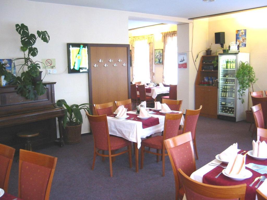 Hotel Grand Tanvald Eksteriør billede