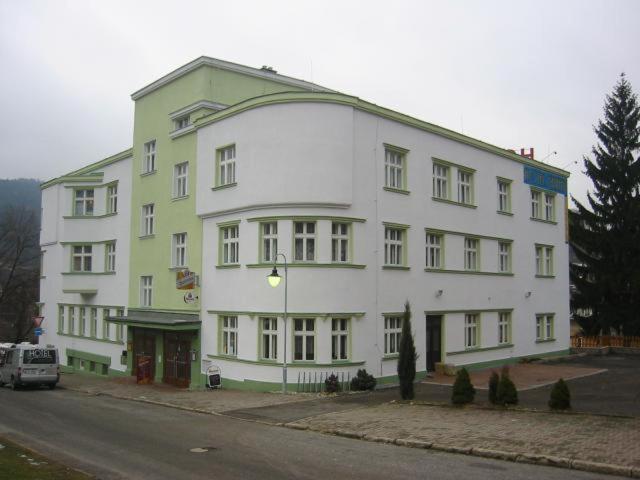 Hotel Grand Tanvald Eksteriør billede